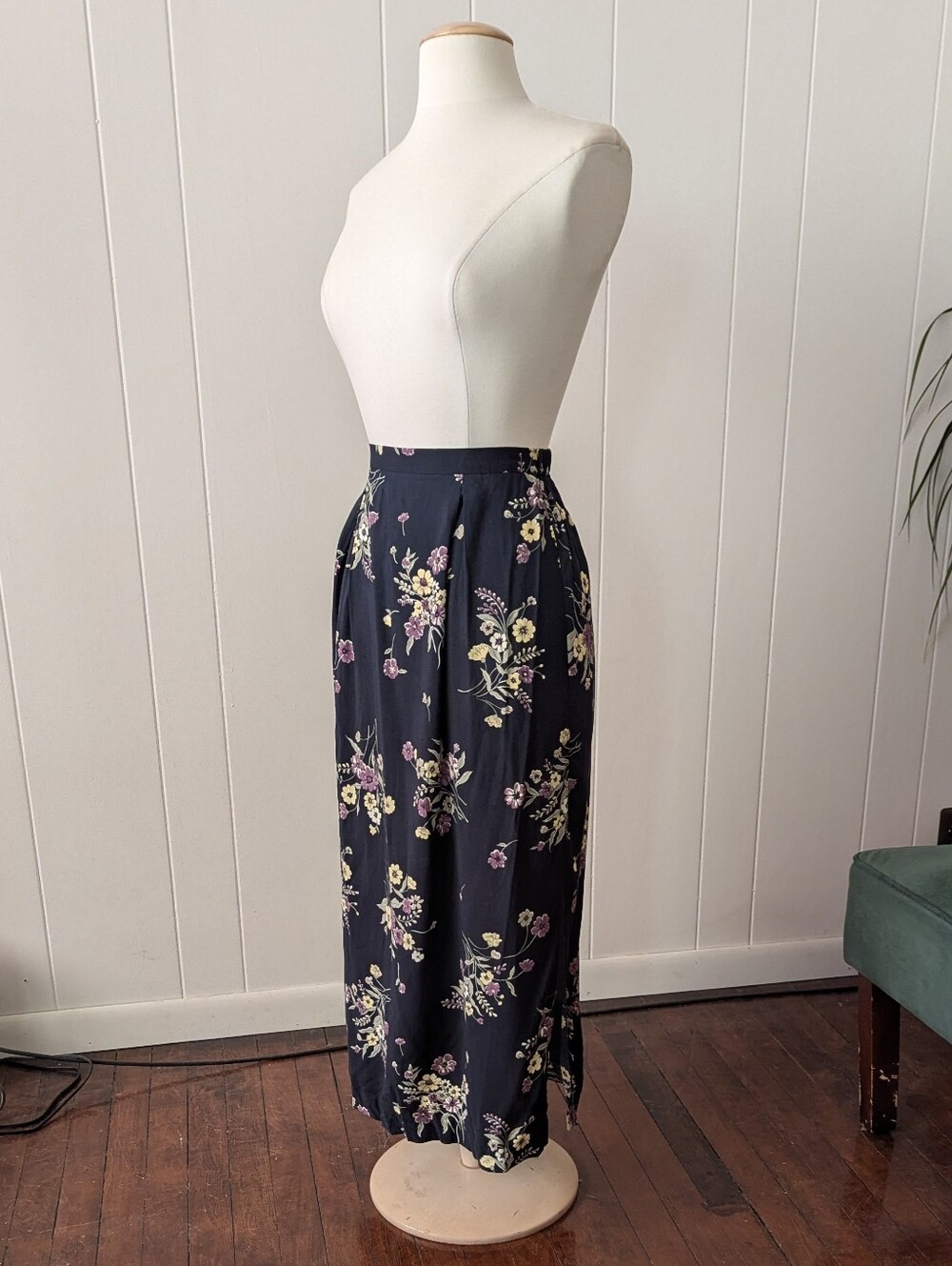 Vintage Black Floral Rayon Midi Maxi Skirt By Requirements Petite Size PP